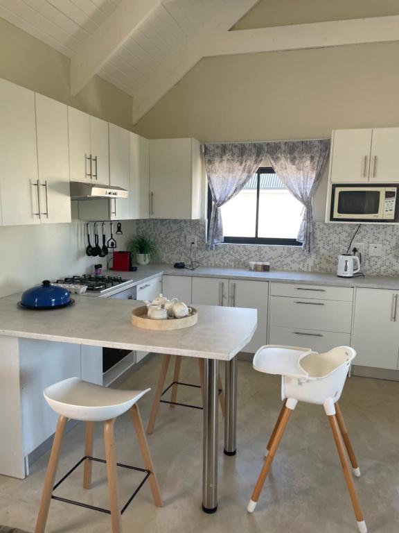 Cottage On The Hill, Stompneusbaai