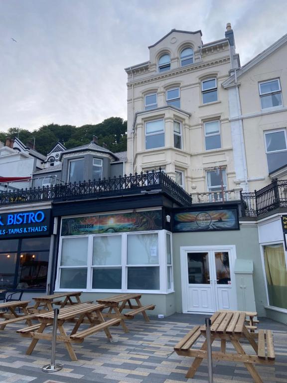 Serenity Suites, Douglas