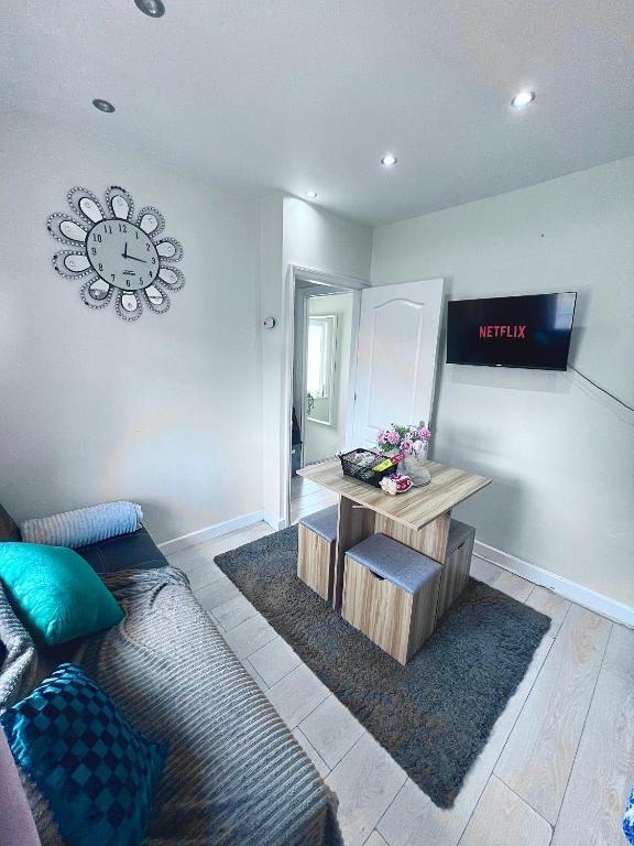 Cosy private flat in London, Contractors Free Parking on premise, Carshalton