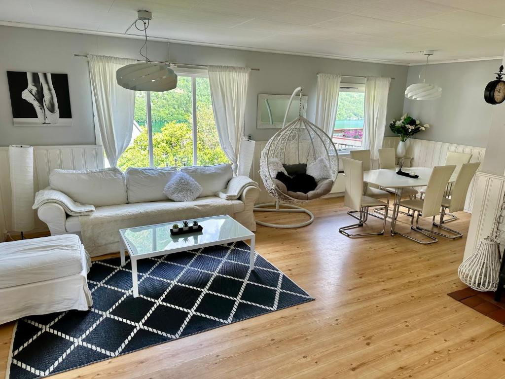 FjordNest Årdalstangen, Årdalstangen