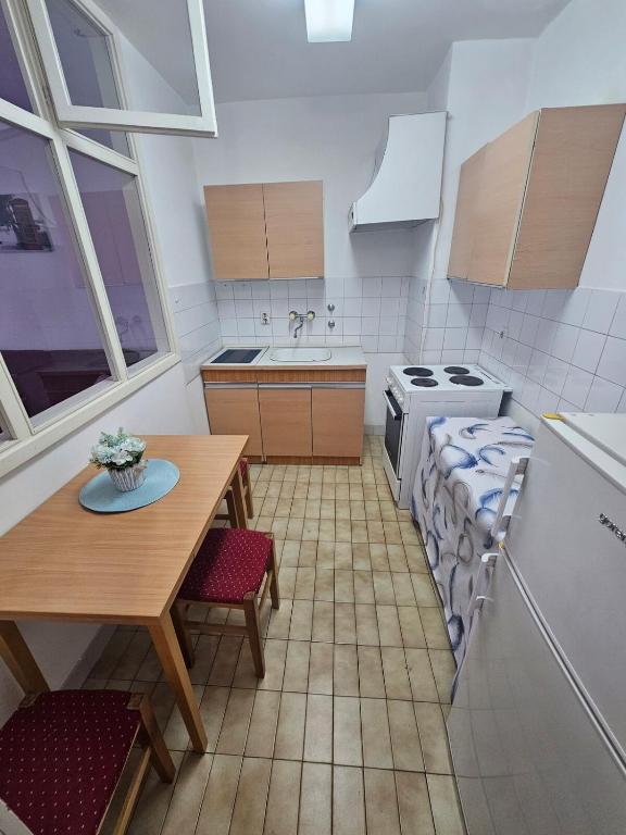 Apartment in Quiet Neighborhood - 3