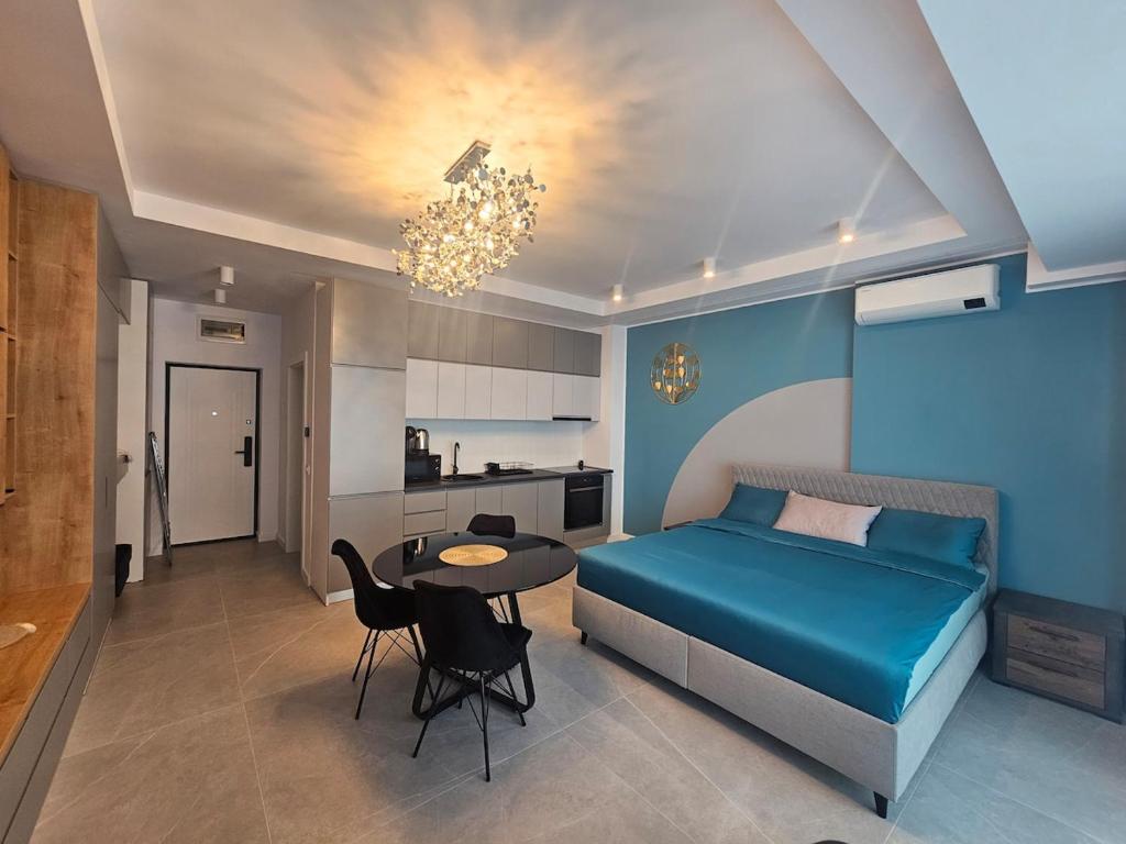 SelenaStudio, Mamaia