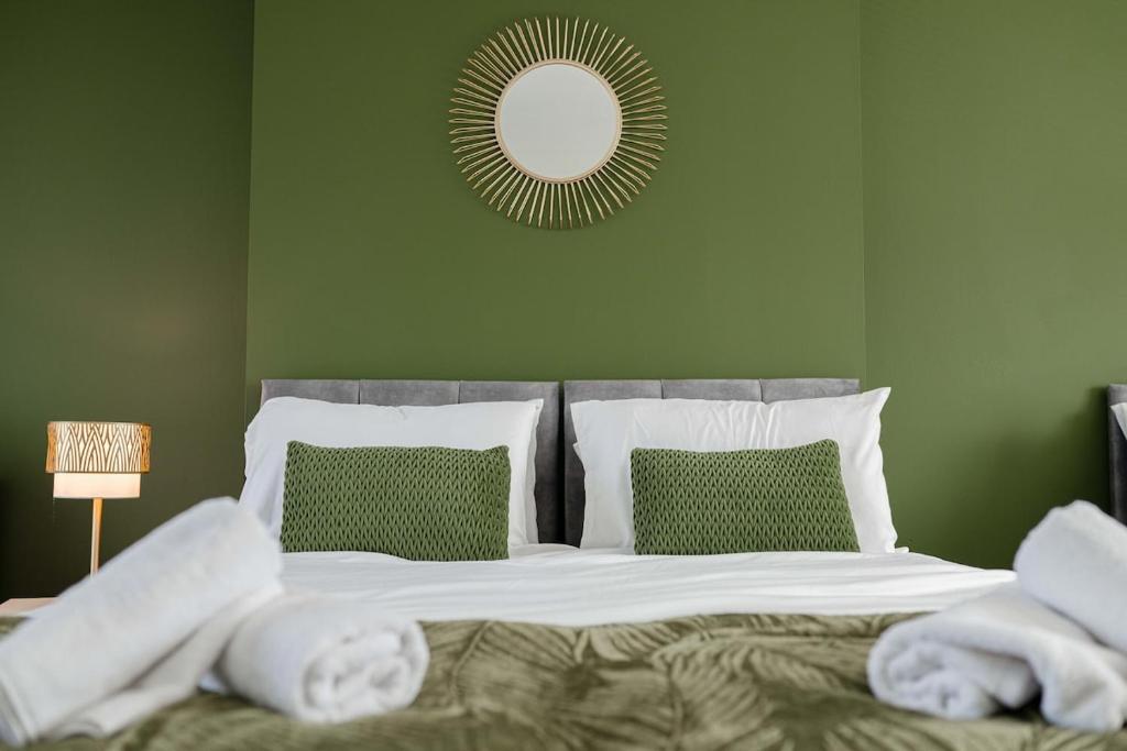 3 Bed Townhouse I Secure Parking I Sleeps 9, Ipswich