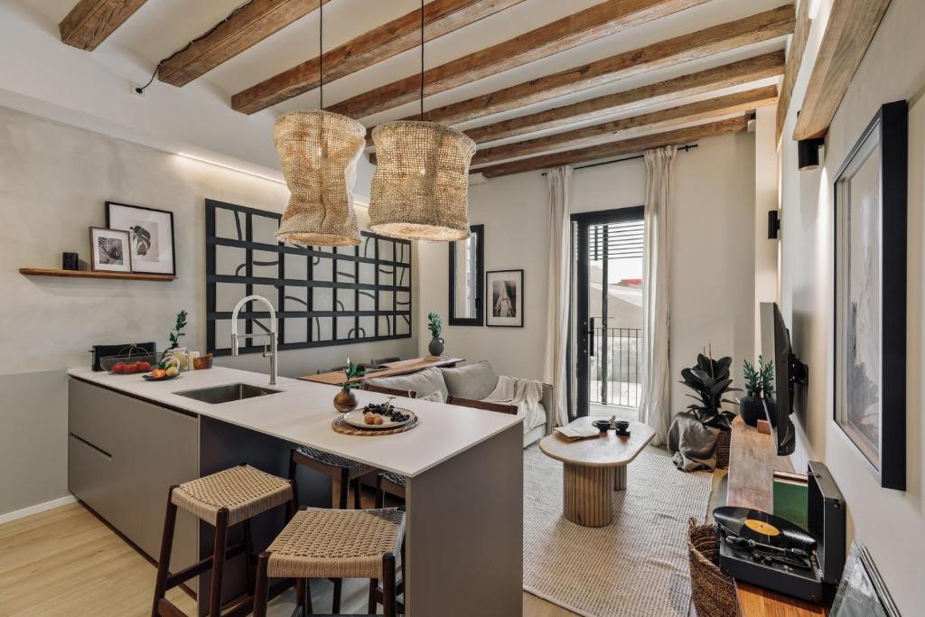 Minchin - 1 bedroom, balcony and pool in Poblenou, Barcelona