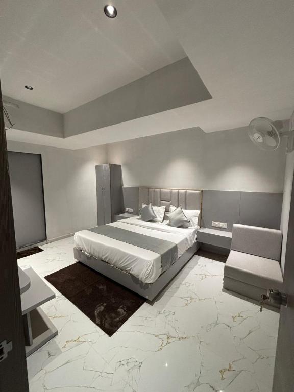 Hotel Pristine, Ahmadábád