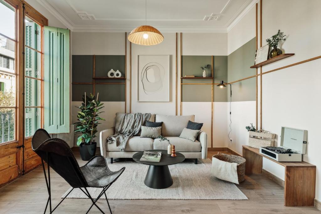 Chixoy - 3 bedrooms and balcony in Eixample Dreta, Barcelona