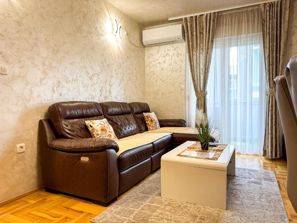 Lux Deluxe Apartment - 2