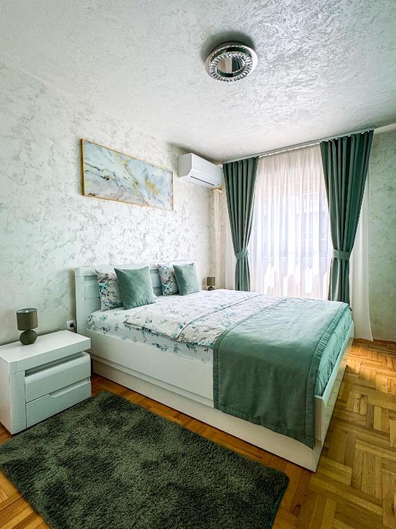 Lux Deluxe Apartment - 4