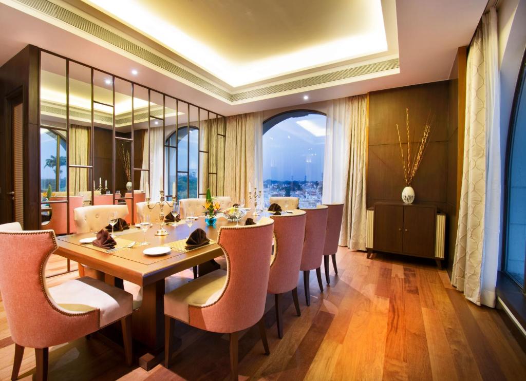 เรดิสัน บลู พลาซา โฮเต็ล ไมซอร์ (Radisson Blu Plaza Hotel Mysore)