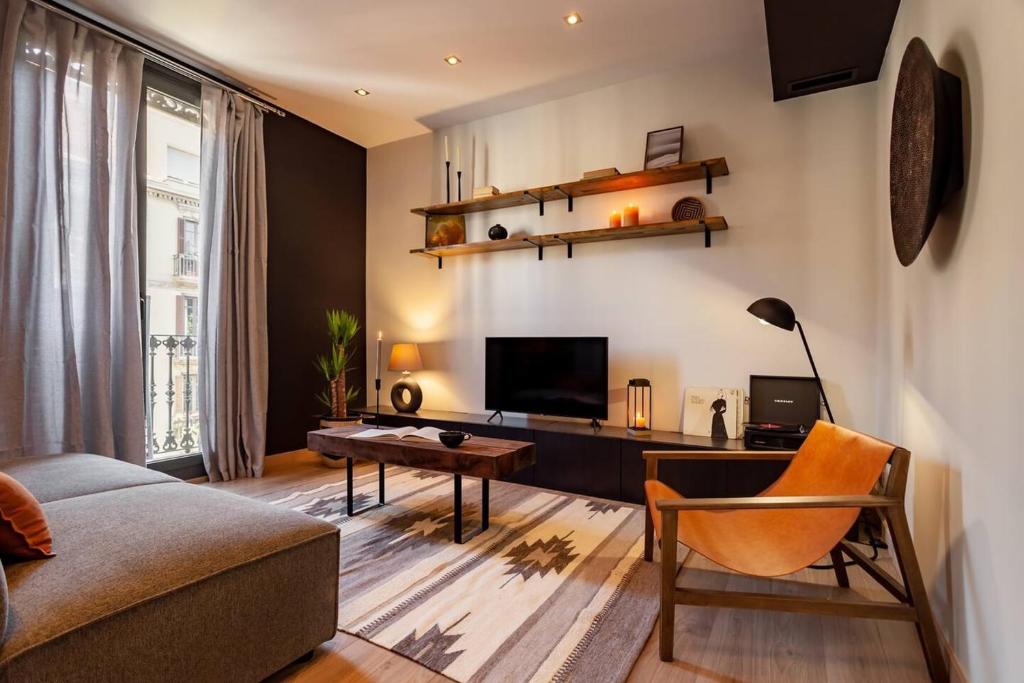 Hegra - 2 bedrooms, balcony in Eixample Esquerra, Barcelona