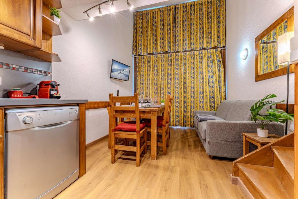 Cozy Duplex with Balcony, Parking & Mountain View - Résidence Le Silveralp - 4