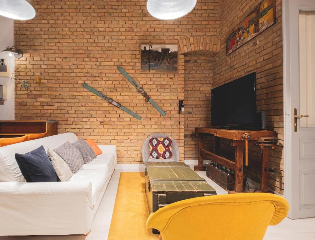 Downtown Palace District 3BR Urban Retreat, Budapest