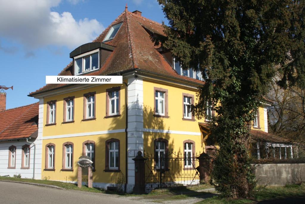 Art-be-and-b Appartement -Studios, Riegel