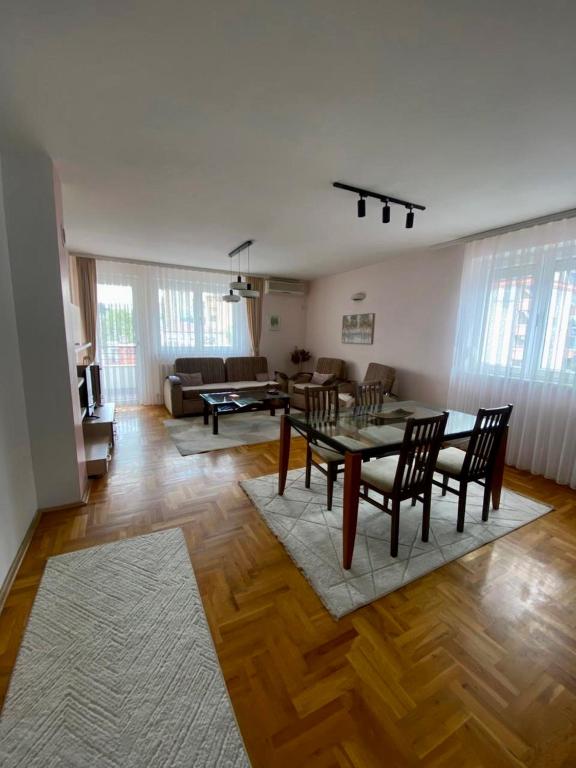 Apartment X, Priština