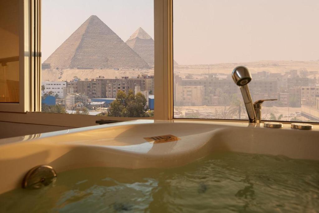 Rosetta Pyramids Inn, Káhira