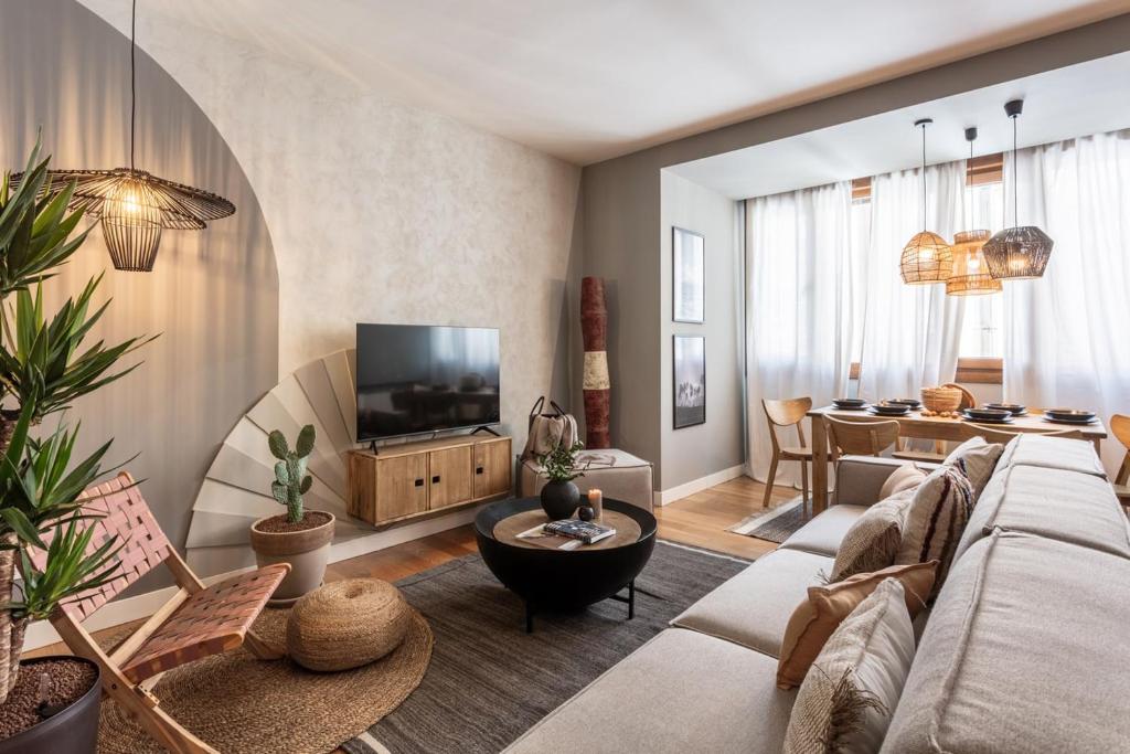 Guban - 2 bedroom and balcony in Azca, Мадрид