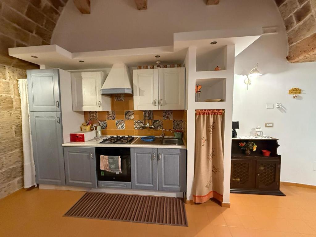 Via Giacomo Matteotti 8, 10-12 Guest House - 5