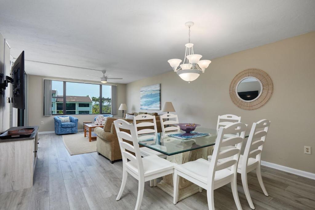 Loggerhead 543 - Gorgeous Beachfront Residence at Loggerhead Cay, Sanibel