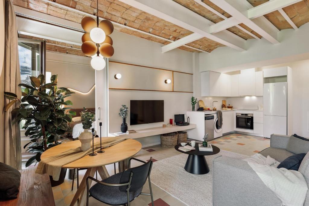 Uyuni - 2 bedrooms and balcony in Eixample Dreta, Barcelona