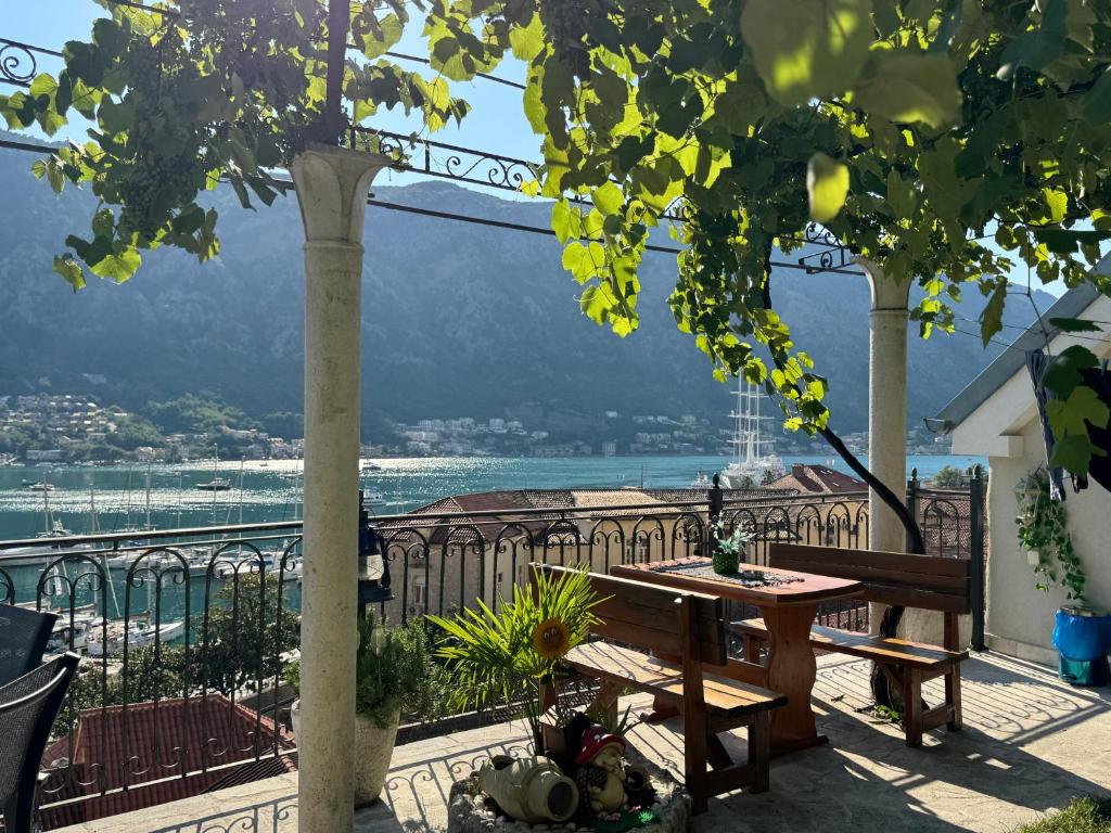 Old Town Gem - Rooftop Terrace with Bay View, Kotor