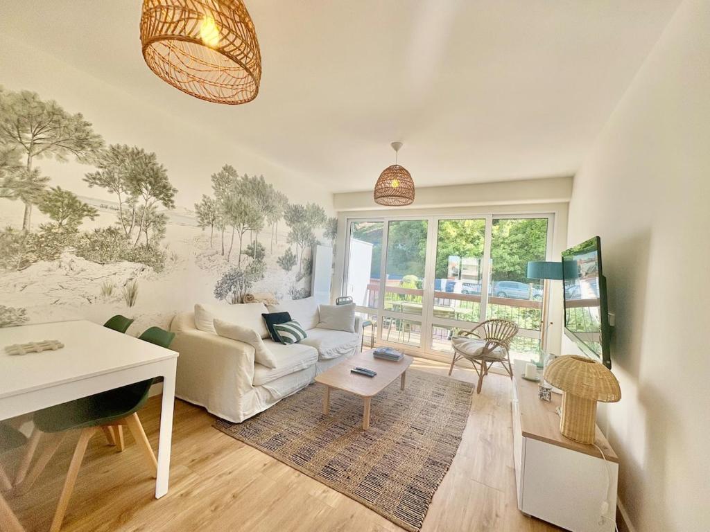 Apt-4pers rénové 5min pied plage plein centre terrasse parking wifi - 1