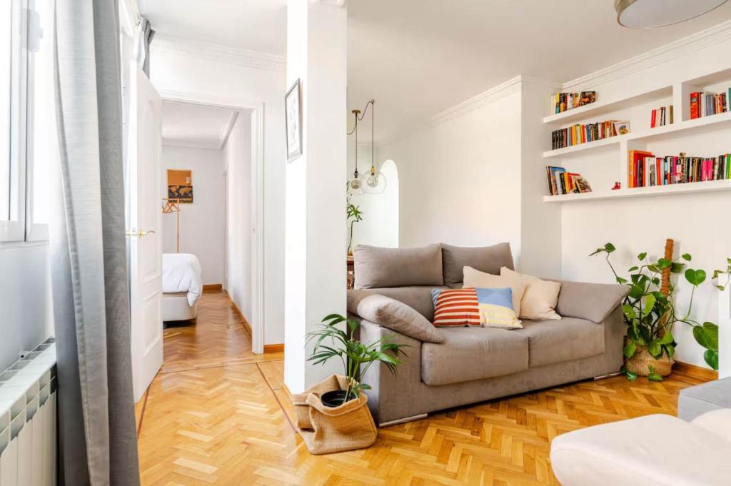 Bright Pelayo - Enchanting 1BR home in Chueca - 3