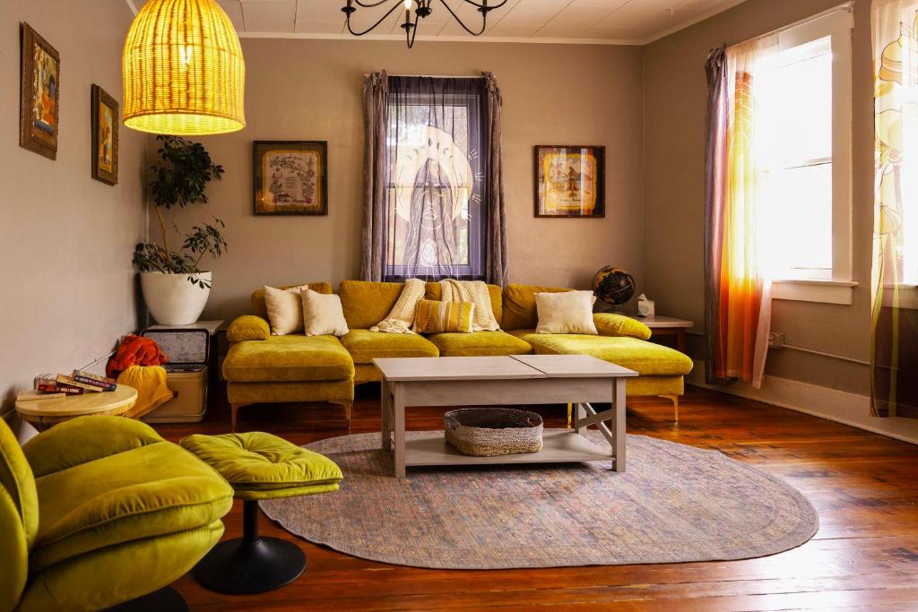 Bisbee Home Fantastic Views and Walkable Location!, Bisbee