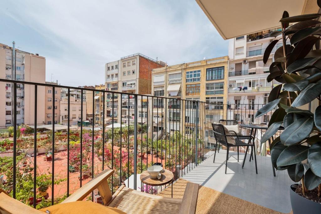 Lys - 2 bedrooms and pool in Eixample Esquerra, Barcelona
