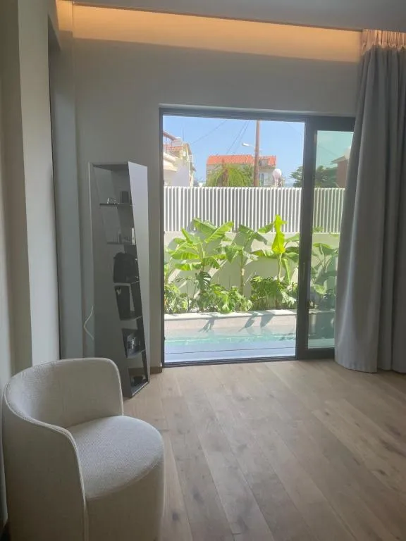 Nõs Luxury Rooms, hotel en Mesolongi