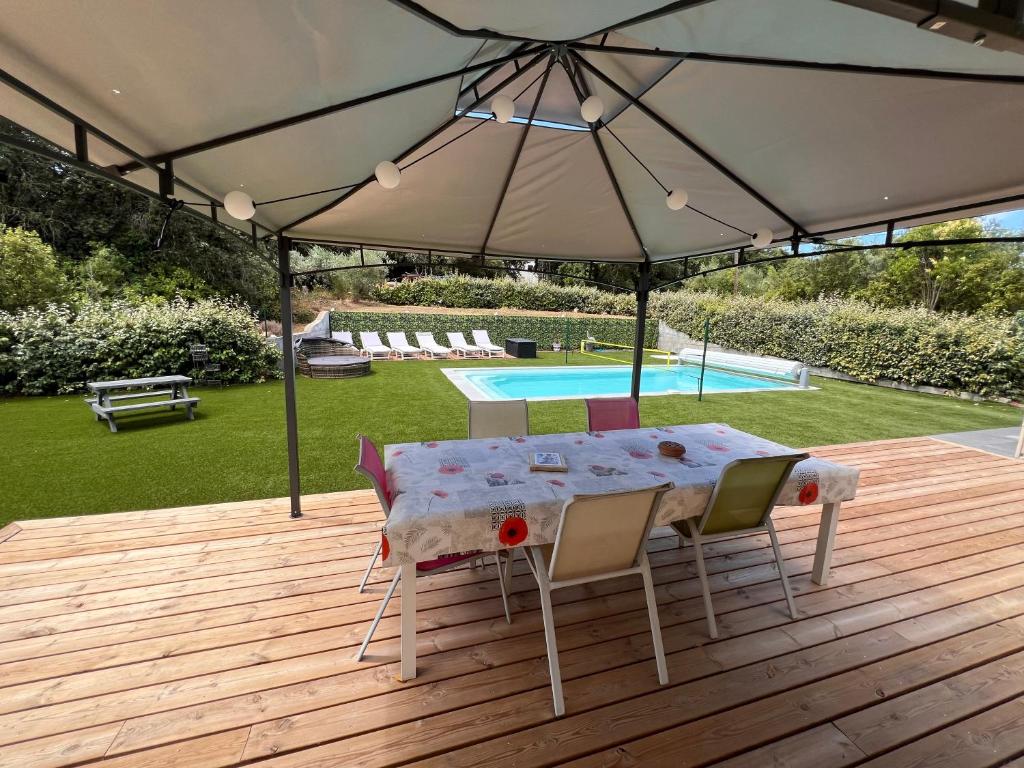 Villa 4 chambres récente avec piscine et Jardin - 4
