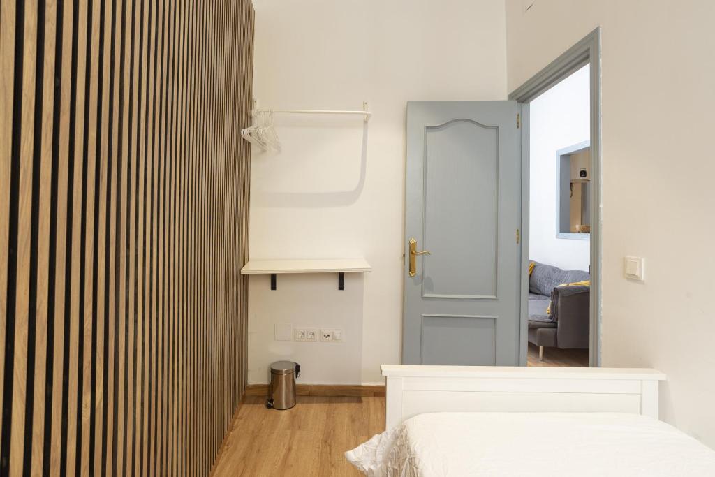 Stylish Malaga 2 Bedroom with Patio - 4