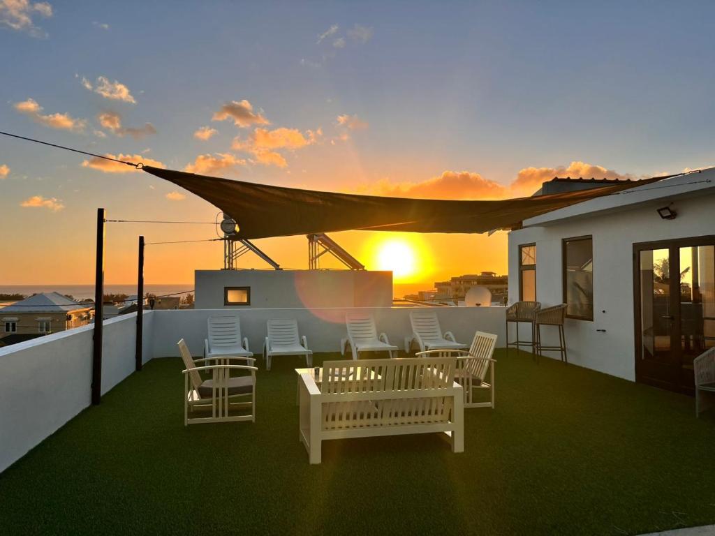 Amazing Sunset view rooftop., Flic-en-Flac