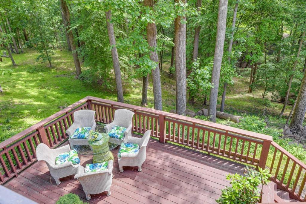Quiet Getaway with Deck 18 Mi to Downtown Baltimore, Cockeysville