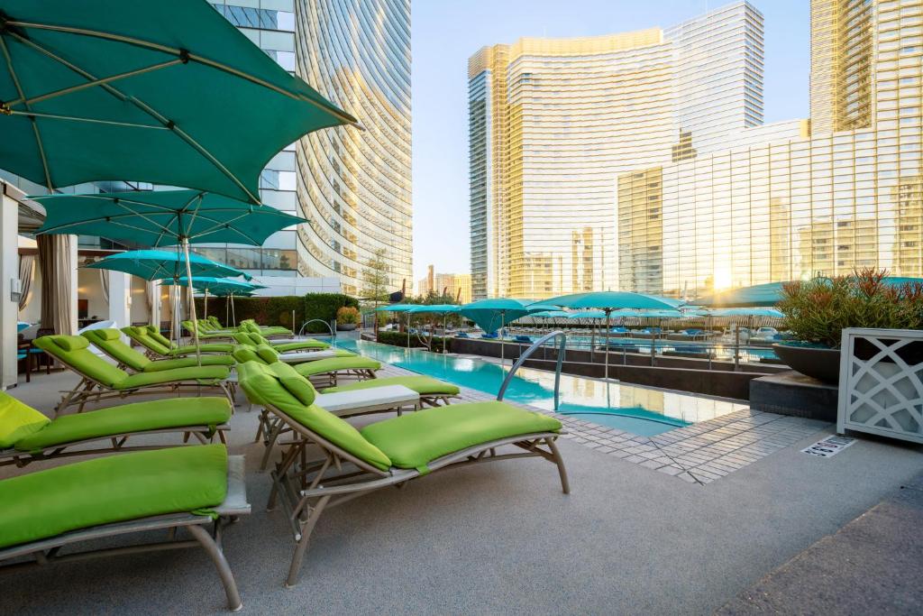 ヴィダーラ ホテル＆スパ アット アリア ラスベガス (Vdara Hotel & Spa at ARIA Las Vegas) スイミングプール