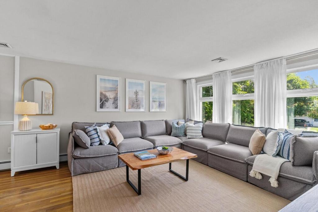 Pet & Family Friendly 4 Bedroom Home Close to Beaches!, Middletown