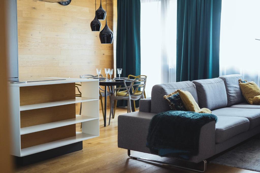 Stylish 2-BR apartment, 100 sqm ǀ AC, Free parking, Terrace, Koliba