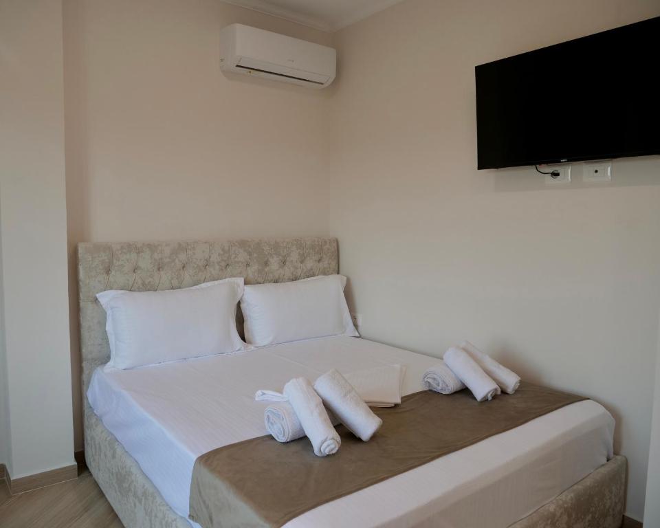 Family for Three, Kamëz