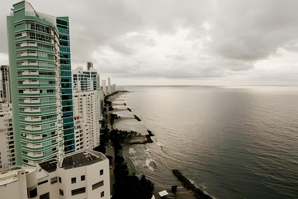 Beachfront Bocagrande Stay | Breathtaking Sunsets - 4