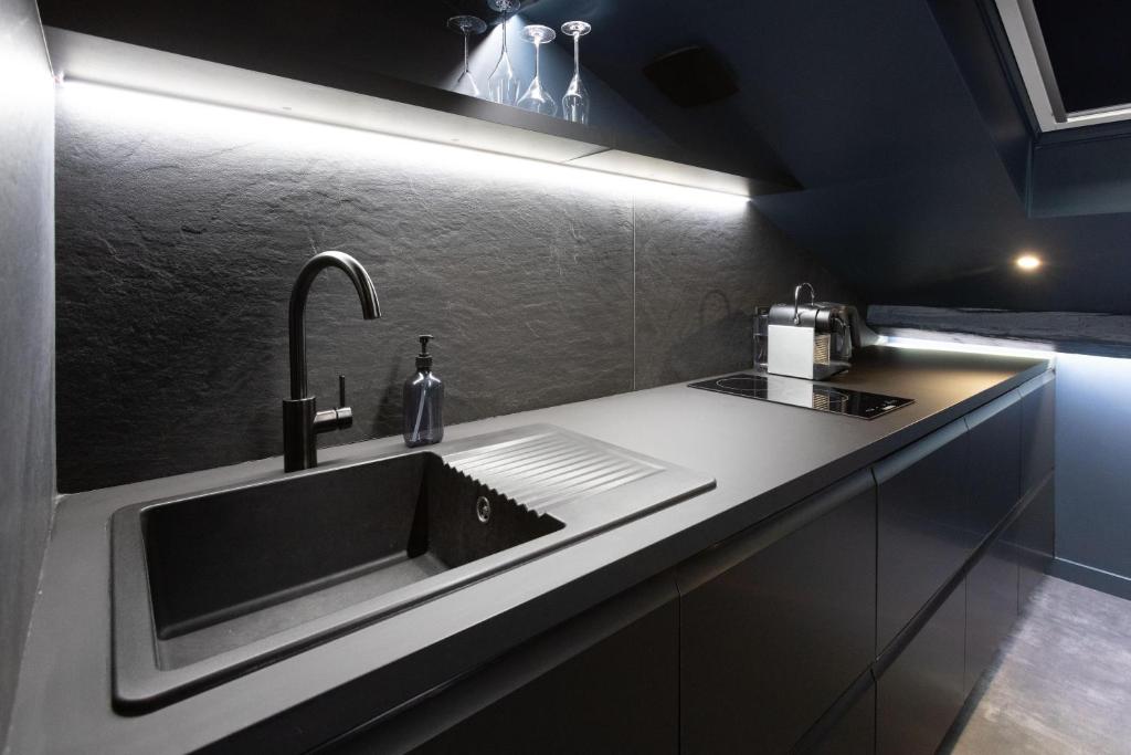 CEVA Suite Moonlight-Jacuzzi & Cinéma Centre ville - 2