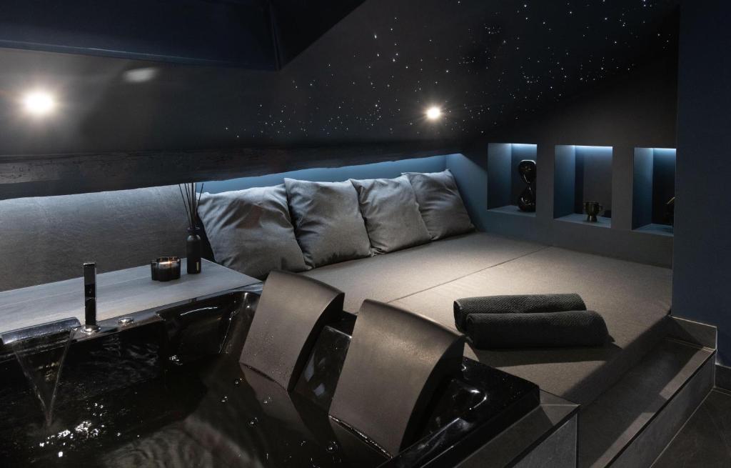 CEVA Suite Moonlight-Jacuzzi & Cinéma Centre ville - 3