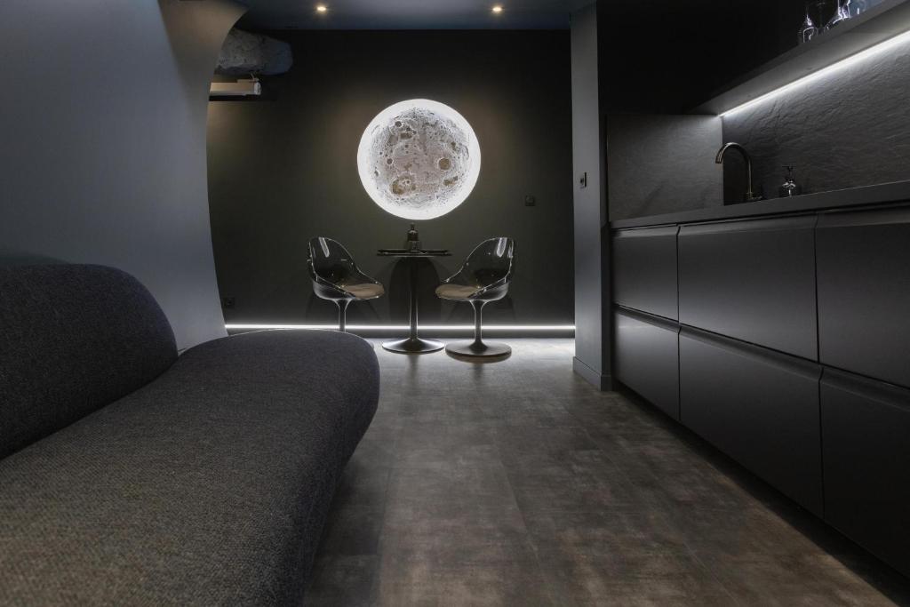 CEVA Suite Moonlight-Jacuzzi & Cinéma Centre ville - 4