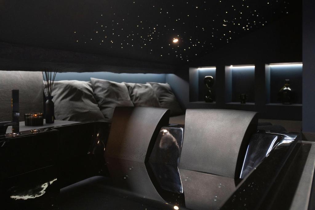 CEVA Suite Moonlight-Jacuzzi & Cinéma Centre ville - 5