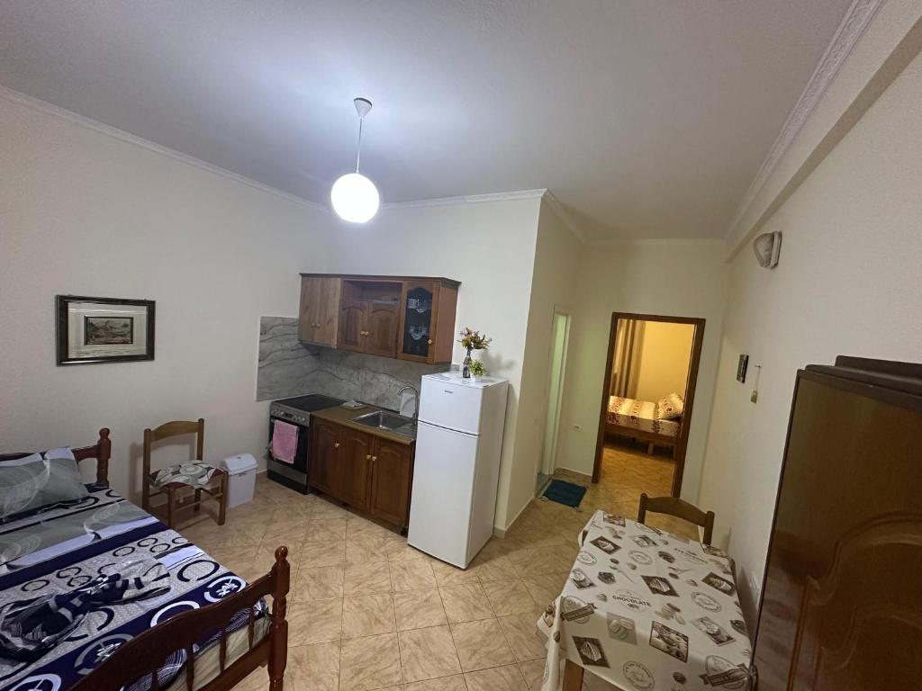 Dori 102 Apartment, Polisi i Vogël