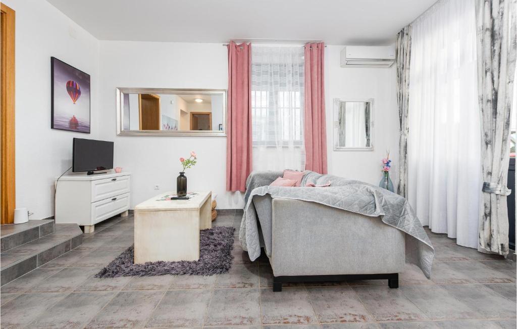 Lovely Apartment In Zadar With Wifi, Zadar