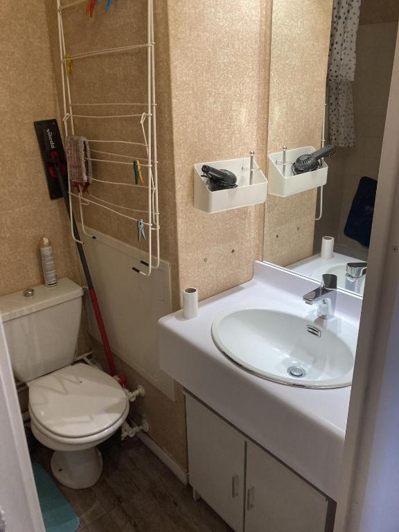 Studio pour 4 personnes , équipé , parking privé - 5