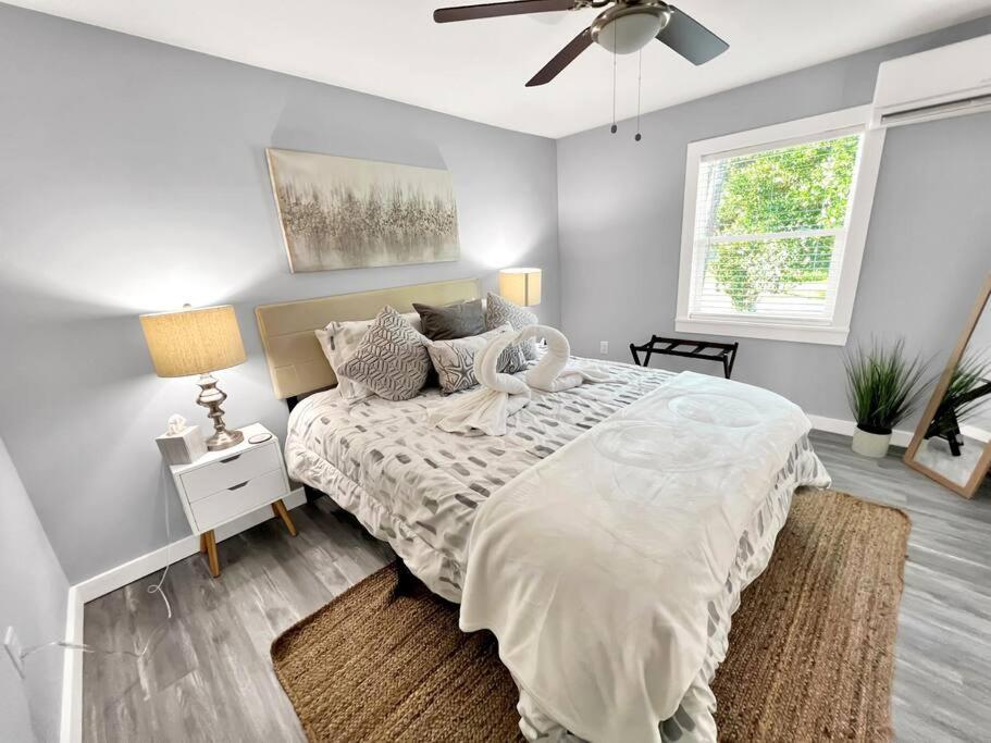 Sunset Dream Minutes from the Beach - Unit 8, Fort Walton Beach