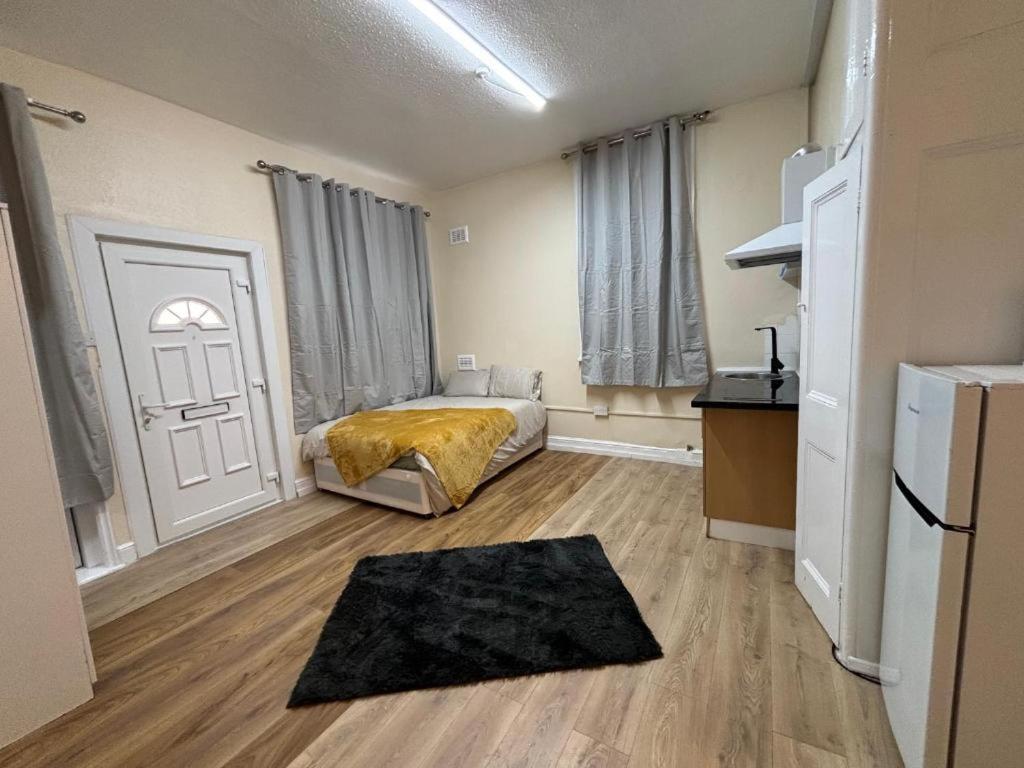 Studio flat central harrow, Harrow
