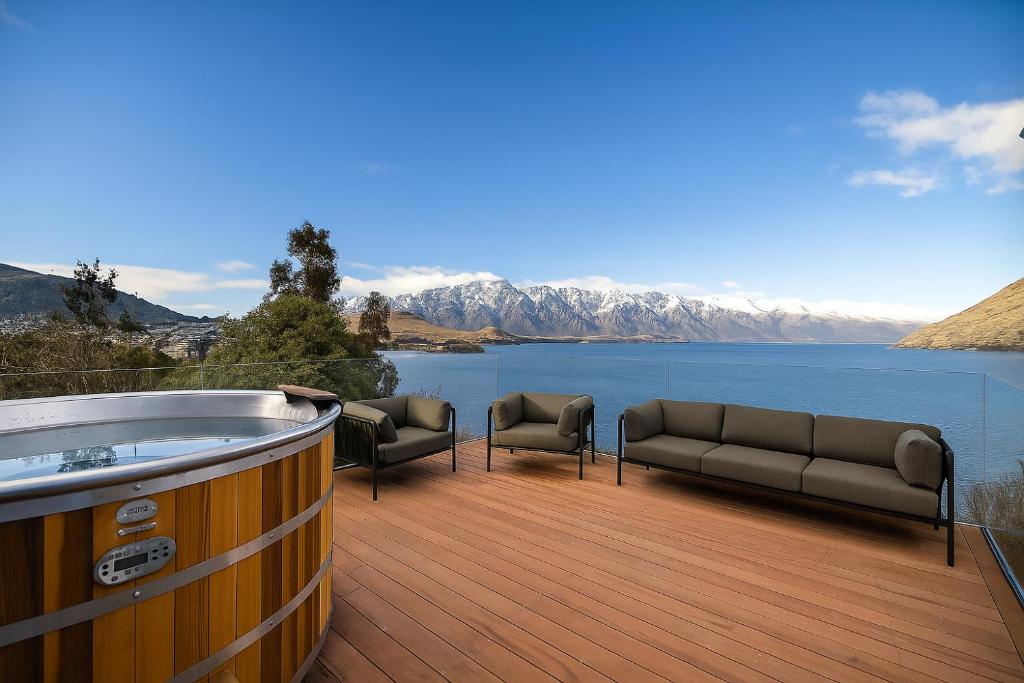 Matau Crest - Luxury Retreat, Queenstown