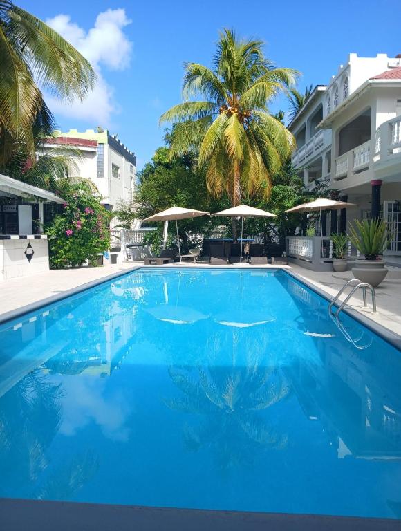 Bay Heights Escape Aparthotel, Rodney Bay Village