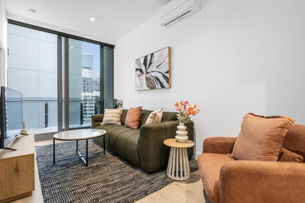 Stylish West Side Place 1B - Luxe Apt with Gym and Pool, Melbourne